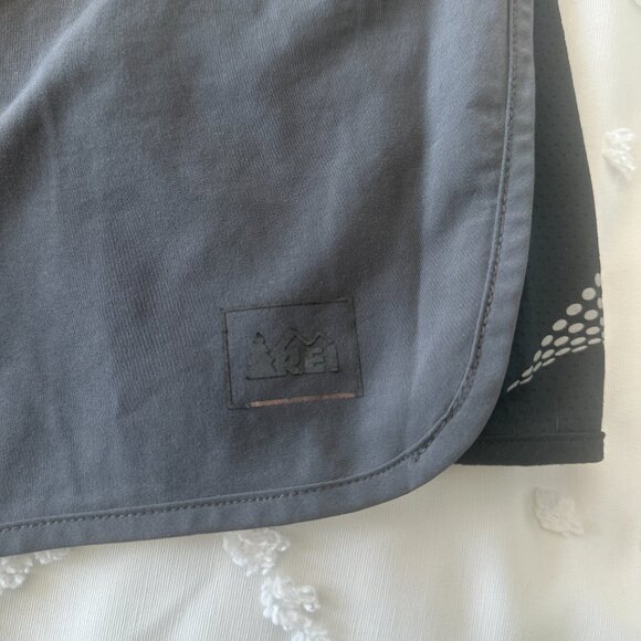 REI Women's Size M Grey Hiking Shorts - Picture 2 of 4